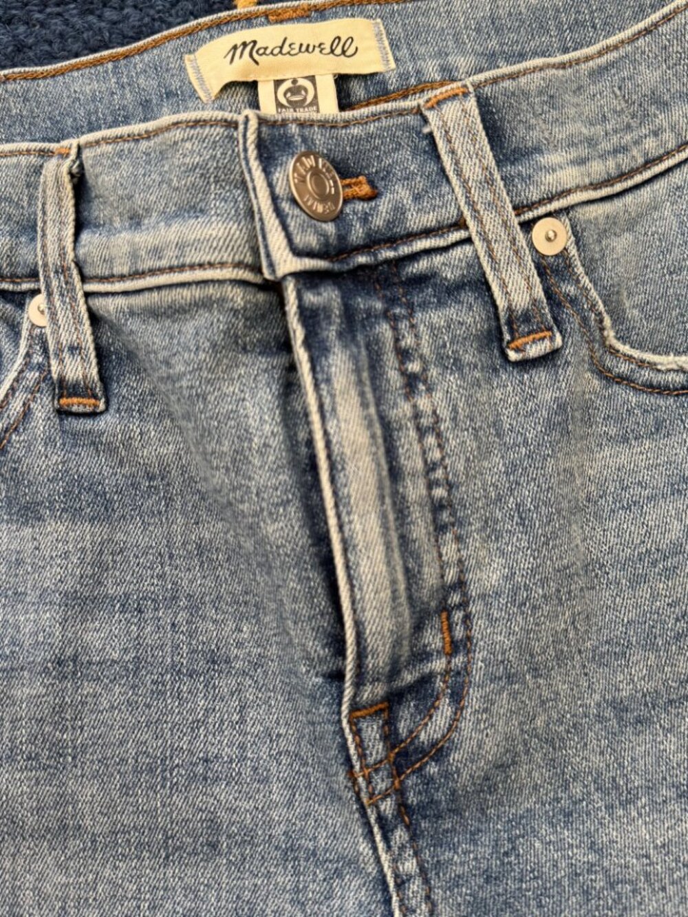 Madewell Women's Mid-Rise Petite Kick Out Flare Crop Jeans | Size: 25P - Picture 3 of 9